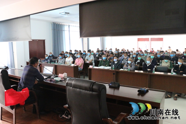瀘州市科協(xié)到瀘縣潮河鎮(zhèn)開展高粱種植技術培訓(圖2)