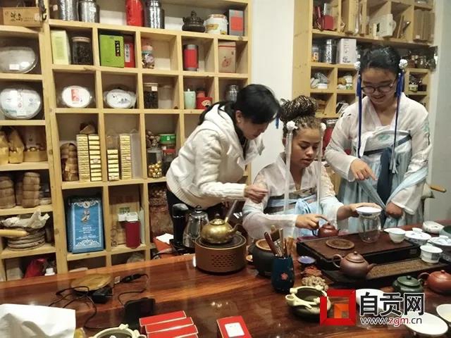 千里同好 自貢向法國(guó)蓋亞克市捐贈(zèng)2萬(wàn)個(gè)口罩(圖5)