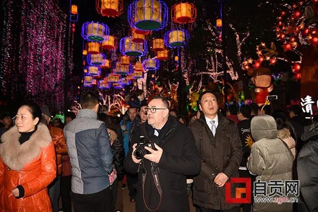 千里同好 自貢向法國(guó)蓋亞克市捐贈(zèng)2萬(wàn)個(gè)口罩(圖3)