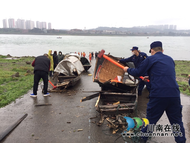 龍馬潭區(qū)小市街道聯(lián)合執(zhí)法清理拆除“三無(wú)船舶”(圖4)