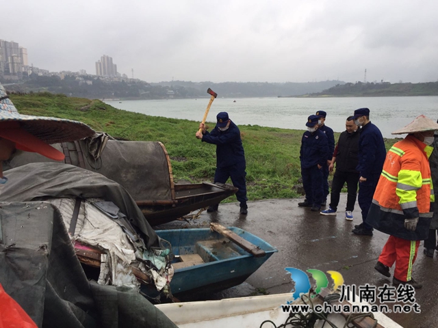 龍馬潭區(qū)小市街道聯(lián)合執(zhí)法清理拆除“三無(wú)船舶”(圖3)