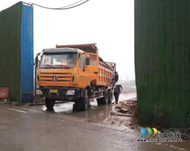 古藺縣綜合行政執(zhí)法局：狠抓道路揚塵治理  改善城區(qū)空氣質(zhì)量(圖2)