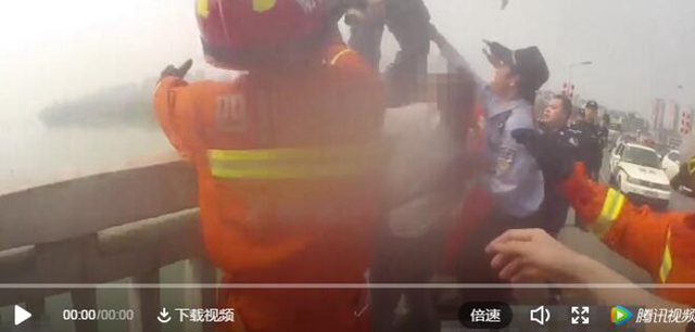 瀘州長江大橋跳橋男子獲救，已被依法行政處罰！(圖2)