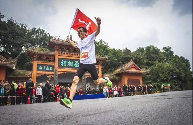 快來(lái)開(kāi)啟你的2020宜賓馬拉松!獎(jiǎng)牌已經(jīng)給你準(zhǔn)備好了(圖6) 快來(lái)開(kāi)啟你的2020宜賓馬拉松!獎(jiǎng)牌已經(jīng)給你準(zhǔn)備好了(圖6)