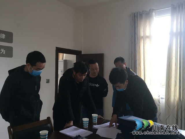 瀘縣扶貧移民局、縣委組織部到百和鎮(zhèn)開展第一季度脫貧攻督查工作(圖3)