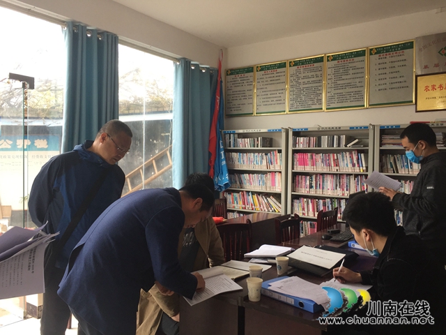 瀘縣扶貧移民局、縣委組織部到百和鎮(zhèn)開展第一季度脫貧攻督查工作(圖2)