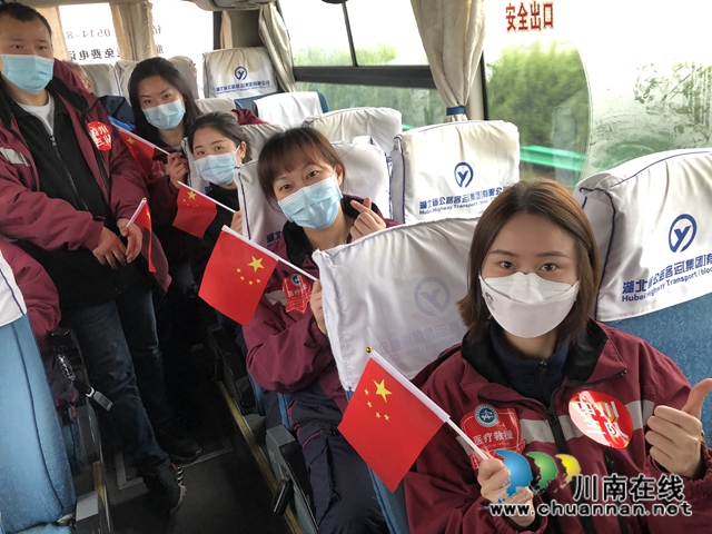 【戰(zhàn)疫·一線】奮戰(zhàn)59個日夜，瀘州援漢的“四朵金花”回川啦 ！(圖3)