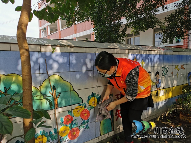 瀘縣得勝小學(xué)黨支部開展“我愛我校 黨員先行”衛(wèi)生大掃除活動(dòng)(圖6)