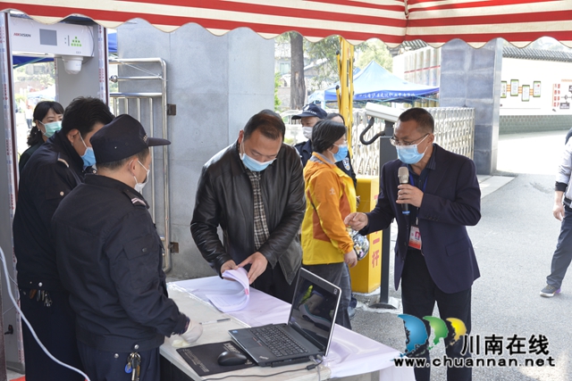 省教育廳督查瀘縣建校2020年春期高三復(fù)課開(kāi)學(xué)工作(圖2)