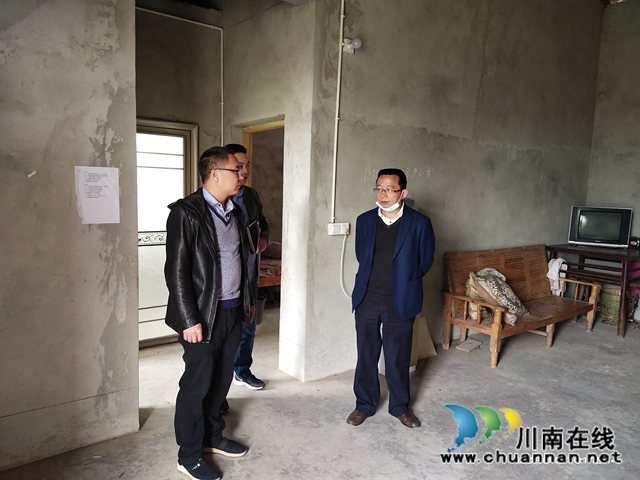 瀘縣政協(xié)副主席鄭尚貴到百和鎮(zhèn)開展脫貧攻堅(jiān)工作(圖3)