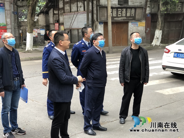 龍馬潭區(qū)委書(shū)記劉光明檢查小市街道危舊房安全工作(圖2)