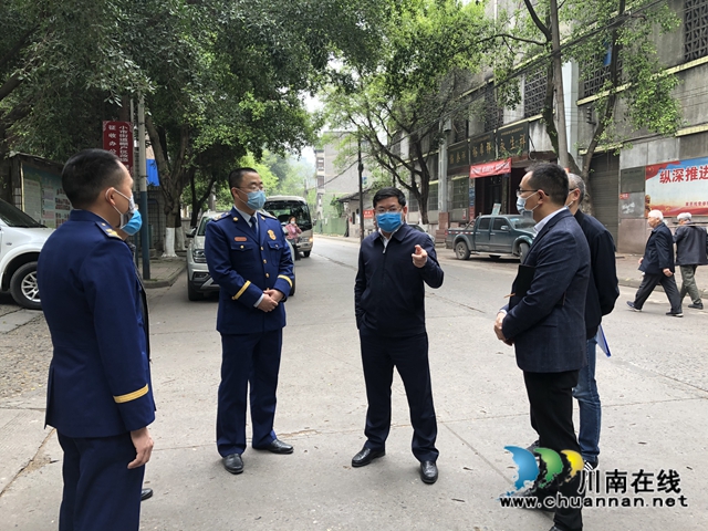 龍馬潭區(qū)委書記劉光明檢查小市街道危舊房安全工作