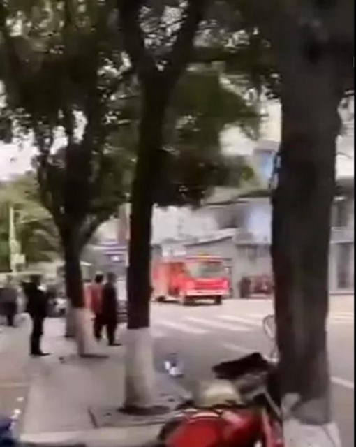 突發(fā)！珙縣巡場(chǎng)一棉絮加工店突發(fā)大火，現(xiàn)場(chǎng)濃煙滾滾！(圖5)