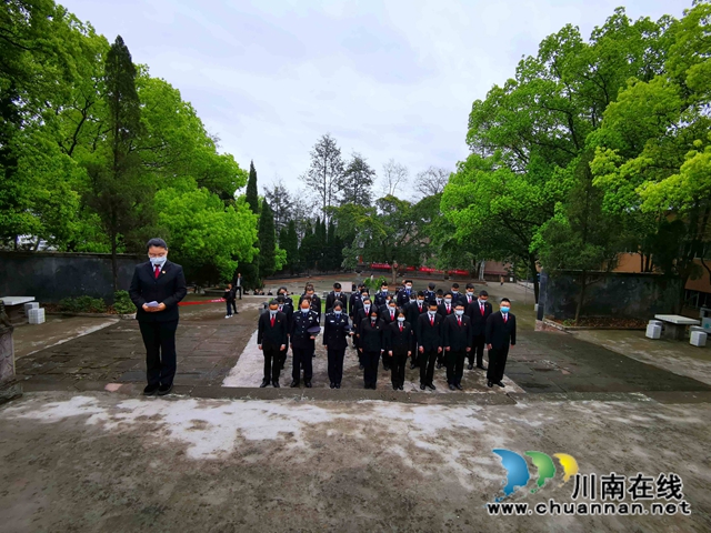 古藺縣法院組織開展“我們的節(jié)日.清明”主題掃墓活動(dòng)(圖2)