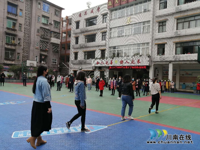 納溪逸夫小學(xué)開展“新冠肺炎疫情背景下開學(xué)防控演練”活動(圖4)