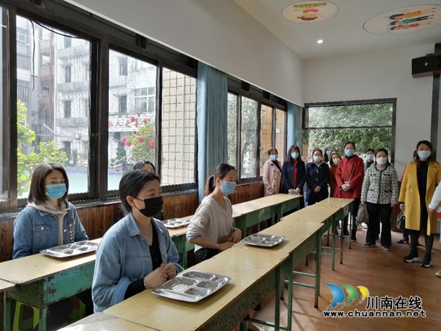 納溪逸夫小學(xué)開展“新冠肺炎疫情背景下開學(xué)防控演練”活動(圖2)