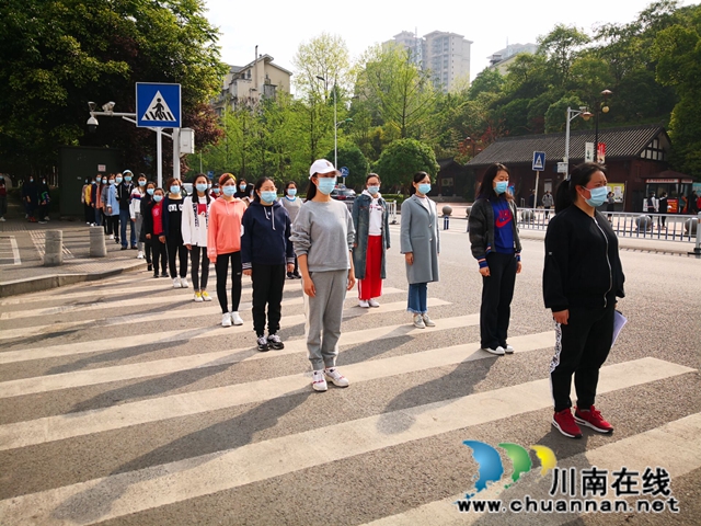 龍馬潭區(qū)玉帶河學(xué)校開展新冠肺炎疫情防控開學(xué)前演練(圖2)