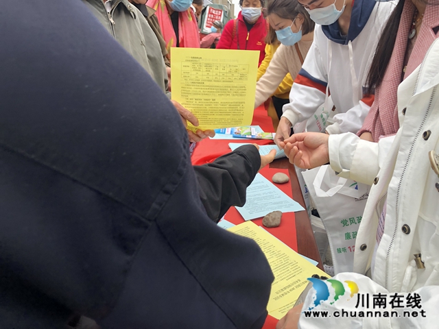 江陽區(qū)茜草街道開展醫(yī)保政策宣傳活動