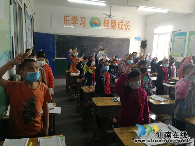 納溪區(qū)天仙鎮(zhèn)中心小學(xué)開展別樣的開學(xué)典禮