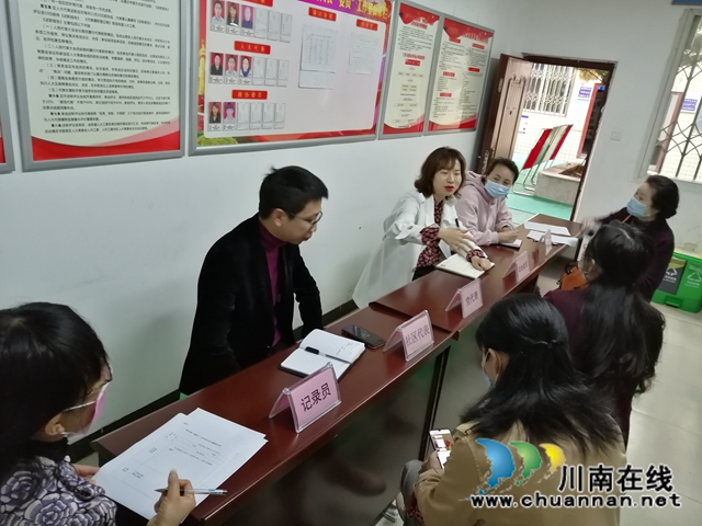 龍馬潭區(qū)小市街道“兩代表一委員”走進社區(qū)傾聽群眾聲音