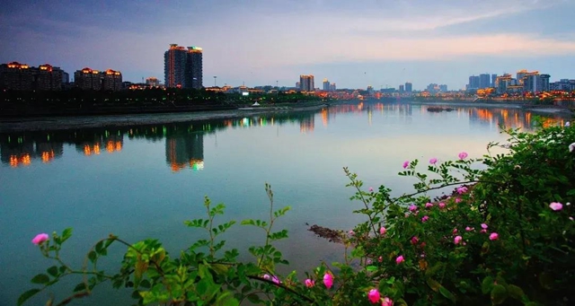 為“夜經濟”升溫！內江擬在甜城湖邊打造“外灘”夜市