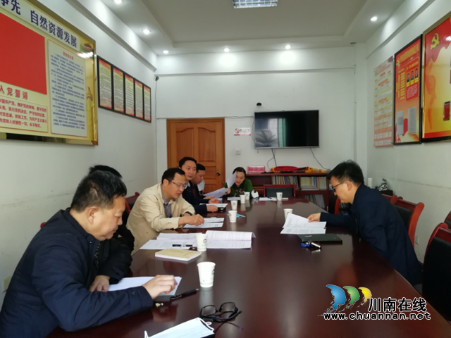 納溪區(qū)副區(qū)長鄧小軍調(diào)研納溪區(qū)自然資源和規(guī)劃分局信訪工作