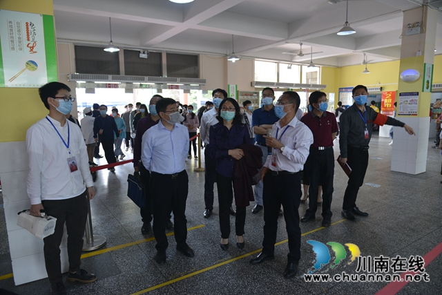 瀘州市教育和體育局檢查瀘縣建校開學(xué)復(fù)課工作(圖3)
