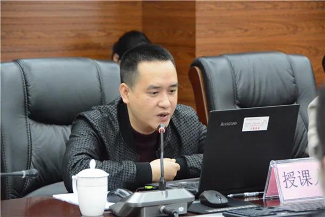 江陽法院“法官沙龍” 討論學習新民事訴訟證據(jù)規(guī)定(圖4)