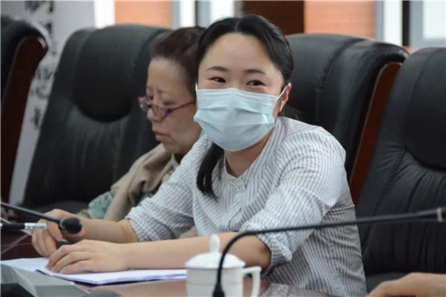 江陽法院“法官沙龍” 討論學習新民事訴訟證據(jù)規(guī)定(圖6)