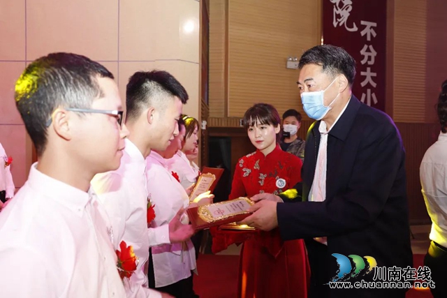 西南醫(yī)科大學附屬中醫(yī)醫(yī)院舉行抗疫一線英雄表彰大會(圖7)