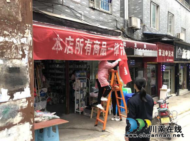 古藺城管周末開展市容市貌專項整治行動(圖2)