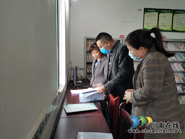 瀘縣縣委宣傳部、縣文廣旅局到立石鎮(zhèn)指導(dǎo)貧困村文化室暨文化院壩建設(shè)