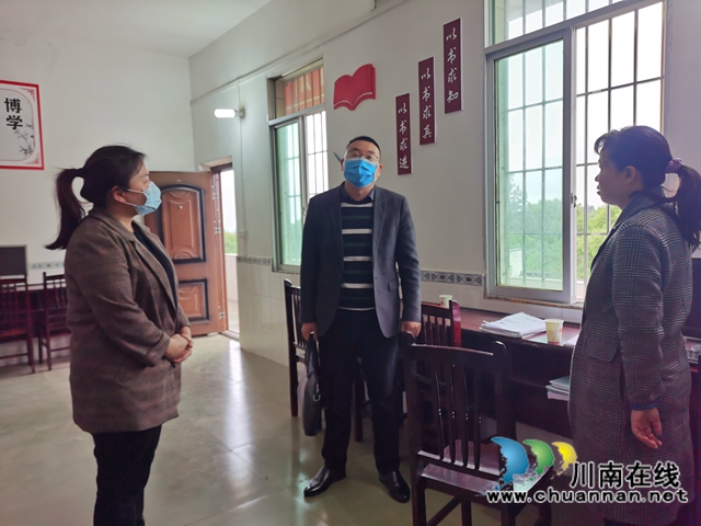 瀘縣縣委宣傳部、縣文廣旅局到立石鎮(zhèn)指導貧困村文化室暨文化院壩建設(圖2)