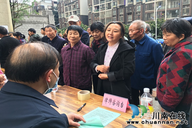 合江：送法進(jìn)小區(qū)，“零距離”答疑解惑(圖2)