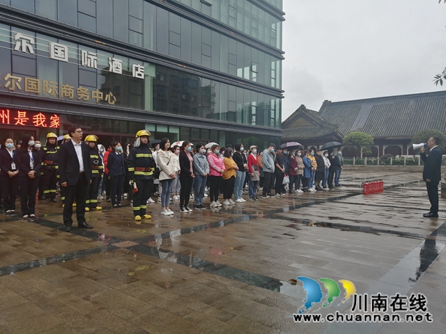 江陽區(qū)北城街道皂角巷社區(qū)組織開展消防安全應(yīng)急演練(圖2)