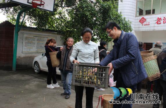 合江縣人社局貼心幫扶助推脫貧攻堅(圖2)