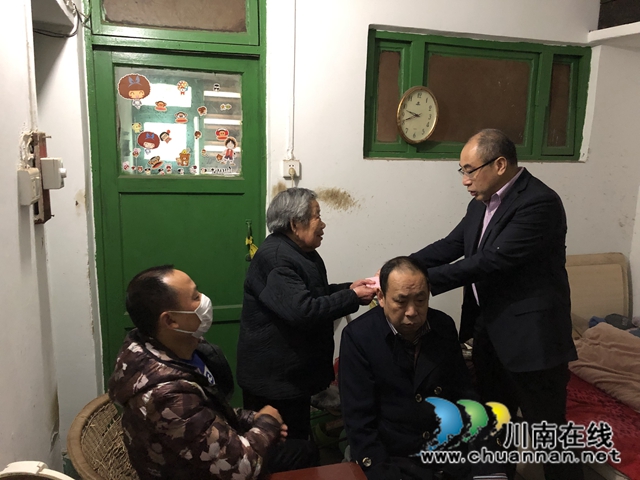 劉澤軍到江陽區(qū)北城街道走訪慰問受困難群眾