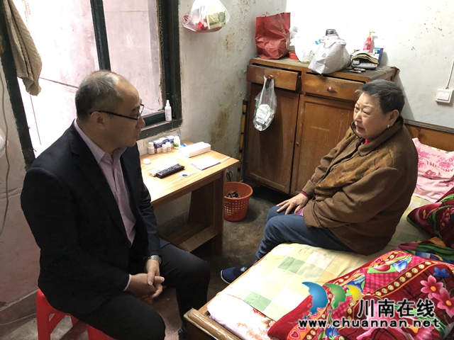 劉澤軍到江陽區(qū)北城街道走訪慰問受困難群眾(圖2)