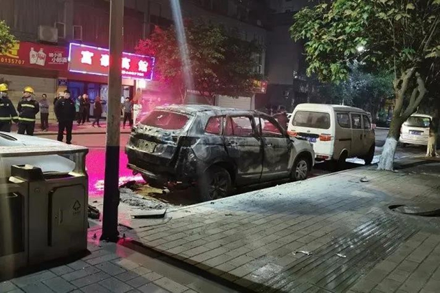 這個(gè)前任太奇葩！合江一男子提斧頭和20斤汽油報(bào)復(fù)前女友(圖3)