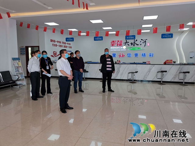 顏習(xí)林率隊(duì)到瀘縣云龍鎮(zhèn)調(diào)研村級(jí)自治工作(圖2)
