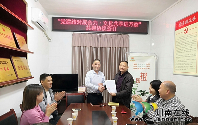 龍馬潭區(qū)小市街道：黨建結(jié)對聚合力 文化共享進萬家(圖1)