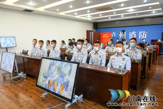 9人光榮入職！瀘州首批公開(kāi)招錄消防員被授銜(圖6)