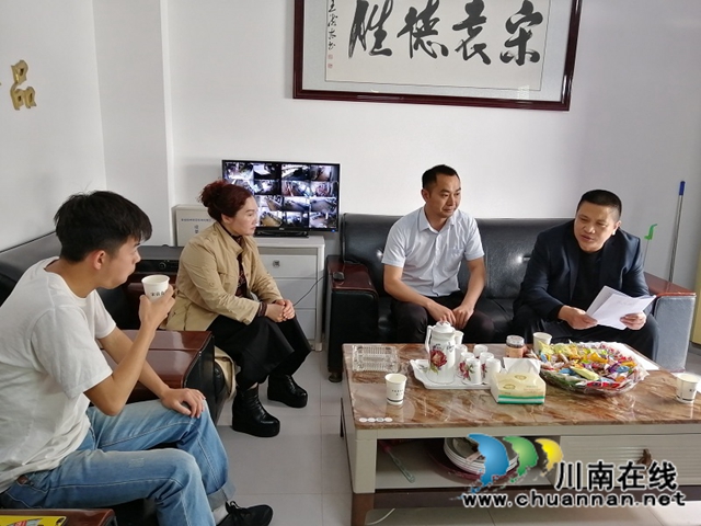 合江縣總工會(huì)調(diào)研巾幗勞模創(chuàng)新工作室