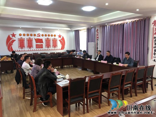鄧洪波到合江縣榕山鎮(zhèn)專題研究脫貧攻堅(jiān)等工作