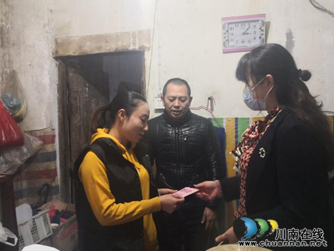 江陽(yáng)區(qū)北城街道總工會(huì)慰問(wèn)因疫情影響的困難職工