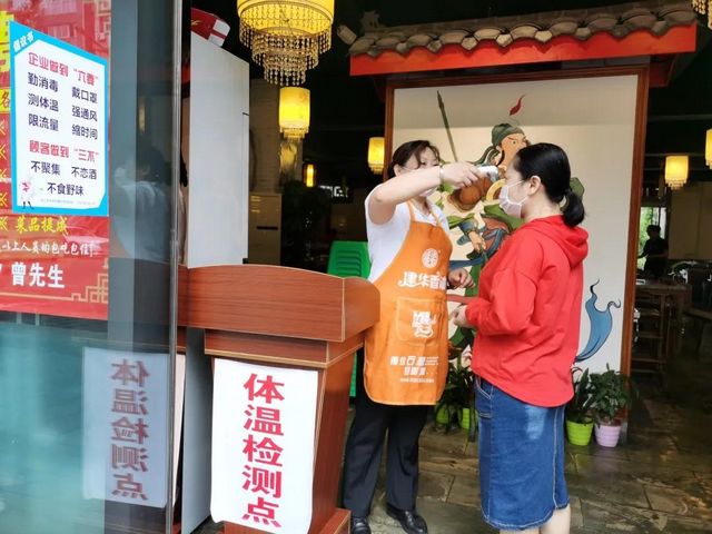 內(nèi)江用餐“新風尚”，這兩樣東西必不可少(圖2)