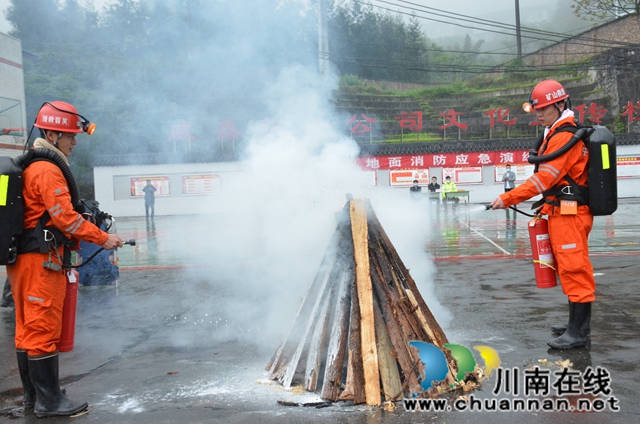 威鑫煤業(yè)團(tuán)委開(kāi)展青年消防技能知識(shí)實(shí)踐活動(dòng)