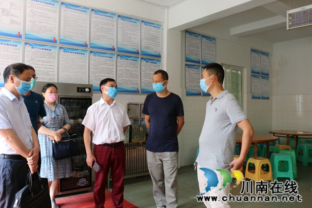 瀘縣人大常委會(huì)到潮河鎮(zhèn)督查疫情防控工作