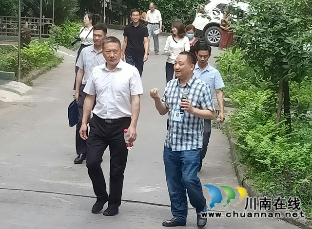冉雷波到龍馬潭區(qū)小市街道調(diào)研基層治理工作