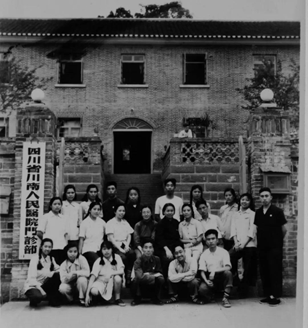 【70年·時移境遷】西南醫(yī)大附院的這幾個門診部，勾起您多少回憶呢？(圖4)